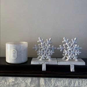 Mantle weighted stocking holders